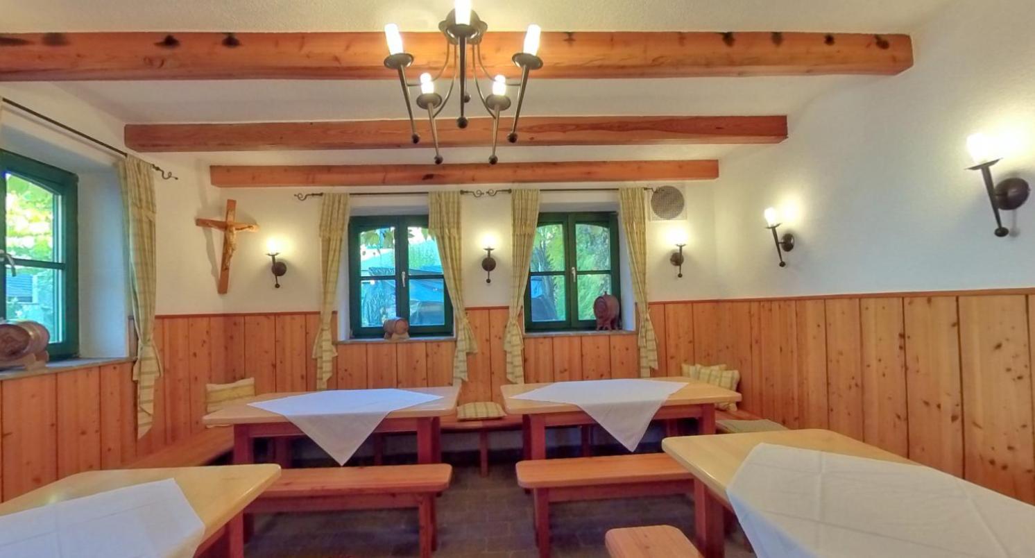 Hotel-Restaurant-Vinothek Felix Sommer Auersthal Экстерьер фото