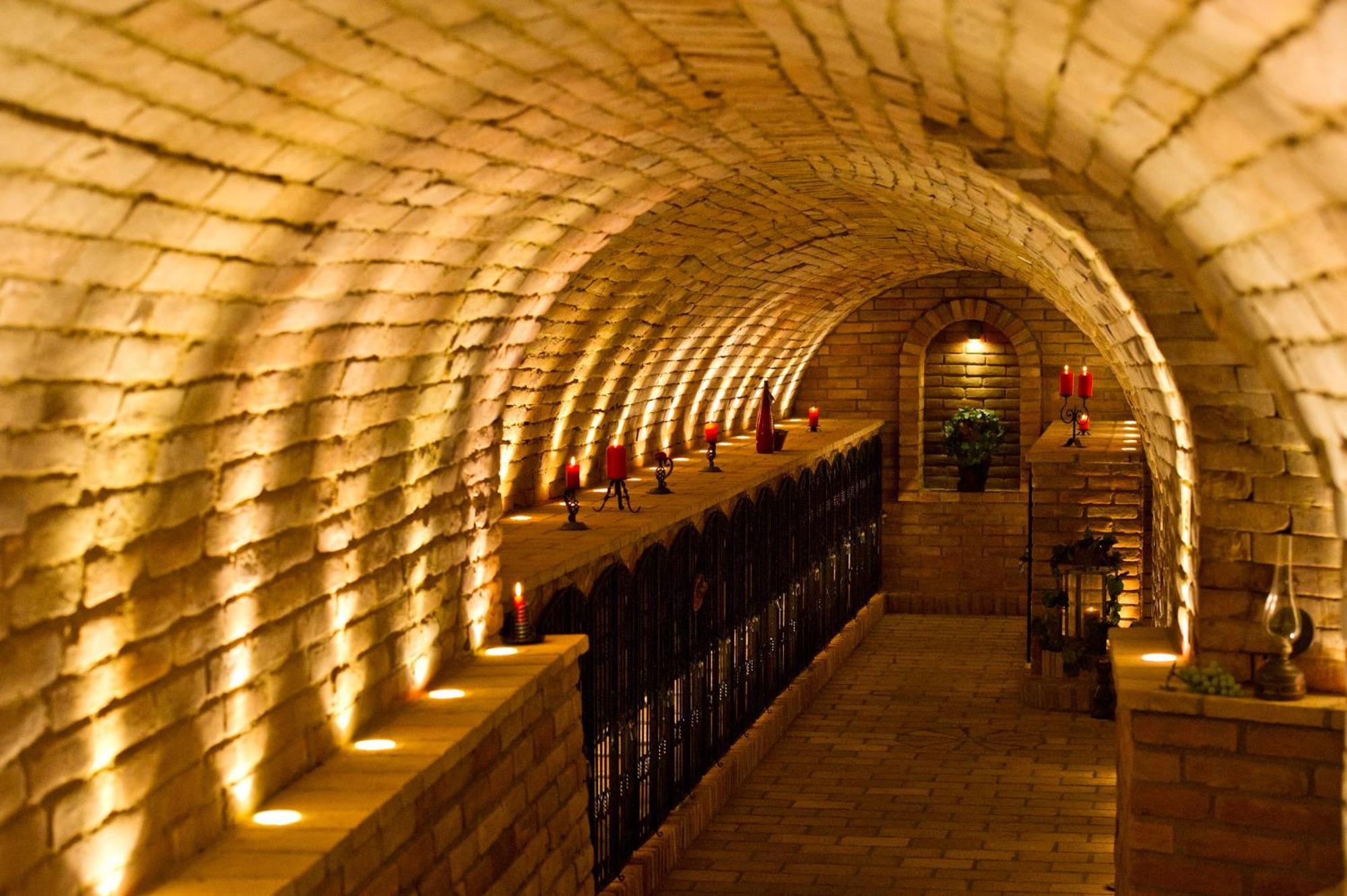 Hotel-Restaurant-Vinothek Felix Sommer Auersthal Экстерьер фото
