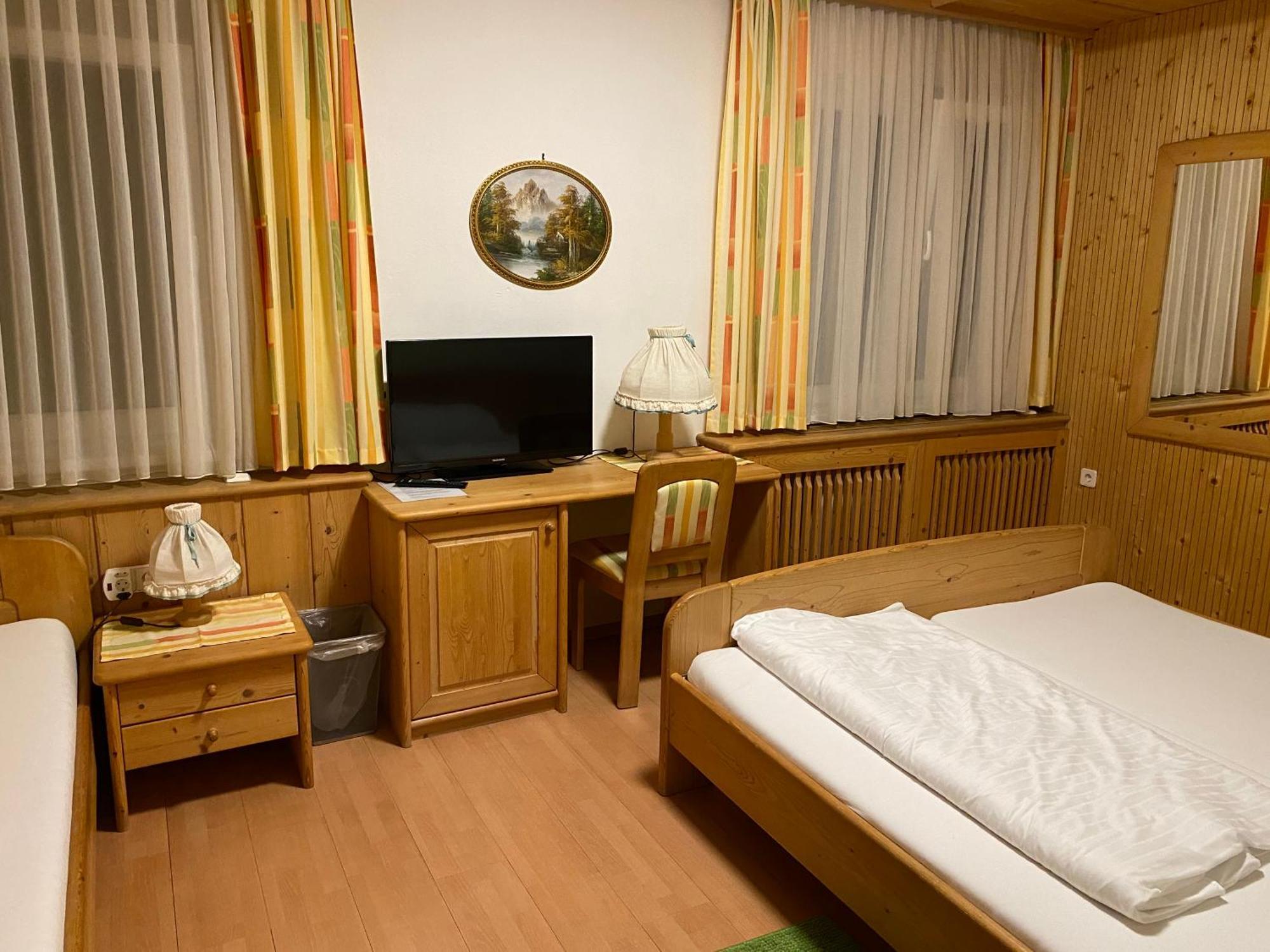 Hotel-Restaurant-Vinothek Felix Sommer Auersthal Экстерьер фото